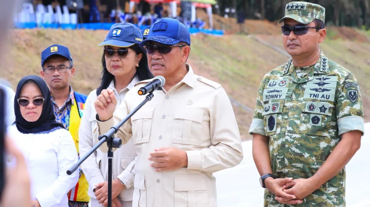 Kesiapsiagaan Udara, Wamenhan Tinjau Pendaratan F-16 dan Super Tucano