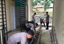 Polres Natuna Gotong Royong Bersihkan SLB Negeri