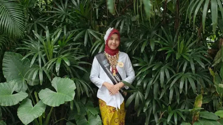 Jejak Langkah Hotijatul Munauwaroh Menjadi Sis Duta Kampus