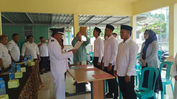 Kades Aengbaja Kenek Lantik Perangkat Desa Baru tingkatkan pelayanan