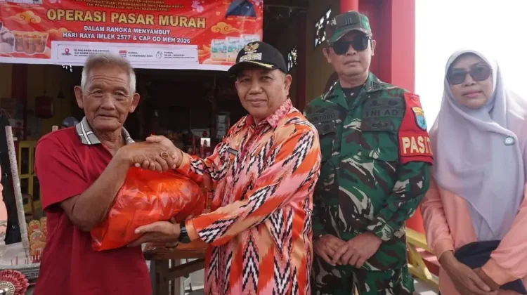 Pemkab Mempawah Operasi Pasar