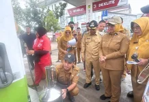 Bupati Erlina Tinjau SPBU Pinyuh
