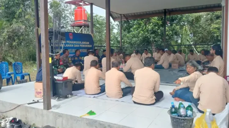 Damkar Kobar Latih Relawan Mendawai Tanggulangi Karhutla