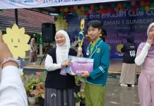 Siswa MTsN 2 Tanggamus Borong Juara Kompetisi Inggris