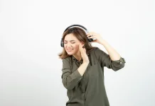 Waspada Pemakaian Headset Terlalu Sering