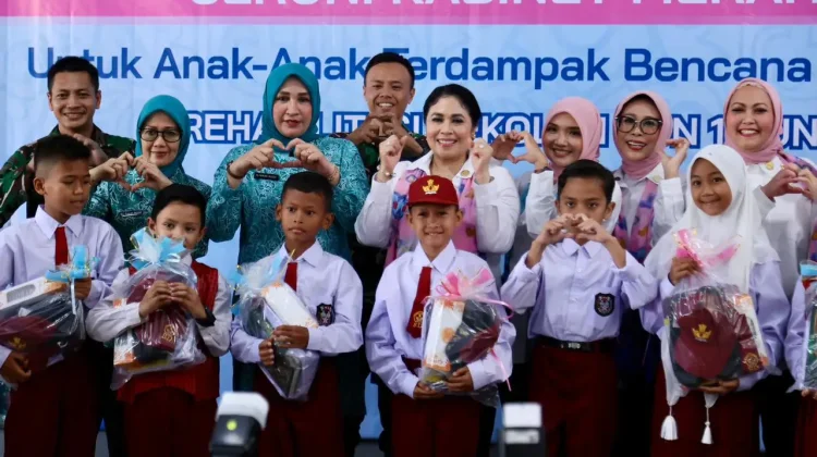 Kak Na Dampingi Seruni KMP Resmikan Kembali Beroperasinya SDN 1 Sungai