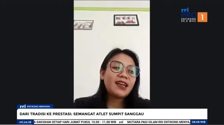 Yuni Sela Elawati Kobarkan Semangat Sumpit Sanggau