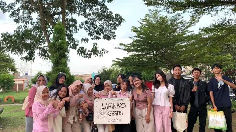 Relawan Muda Bangun Komunitas Baca tanpa Dana