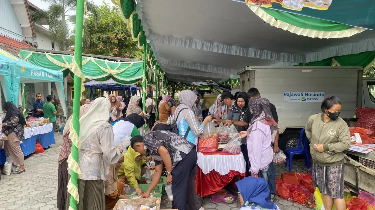 Pasar Murah Diserbu Warga jelang Ramadan