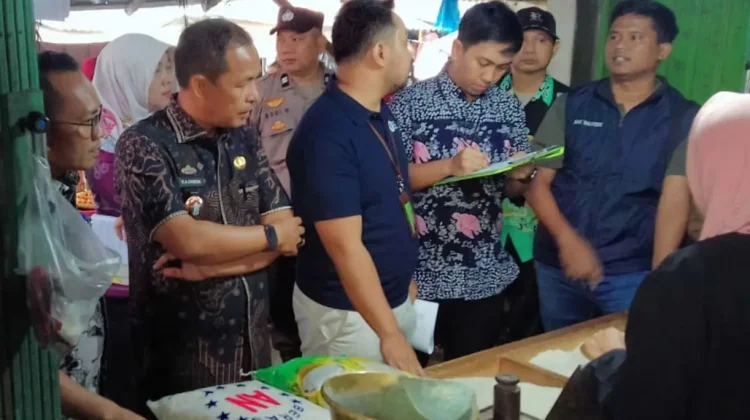 Pemkab Way Kanan Imbau Pedagang Tak Timbun Sembako
