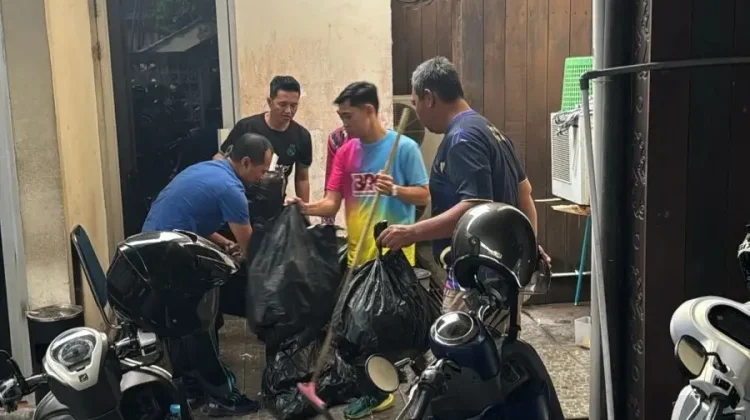 ASN Pemkot Pontianak Gotong Royong Bersihkan Lingkungan Kantor