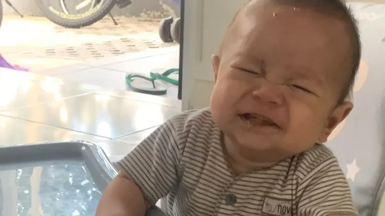 Gigi Pertama Bayi dan Cara Menanganinya