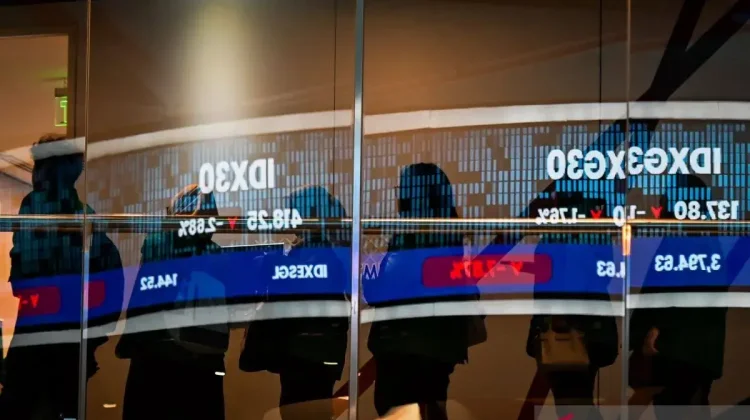 Jakarta Composite Falls After Moody’s Outlook Cut
