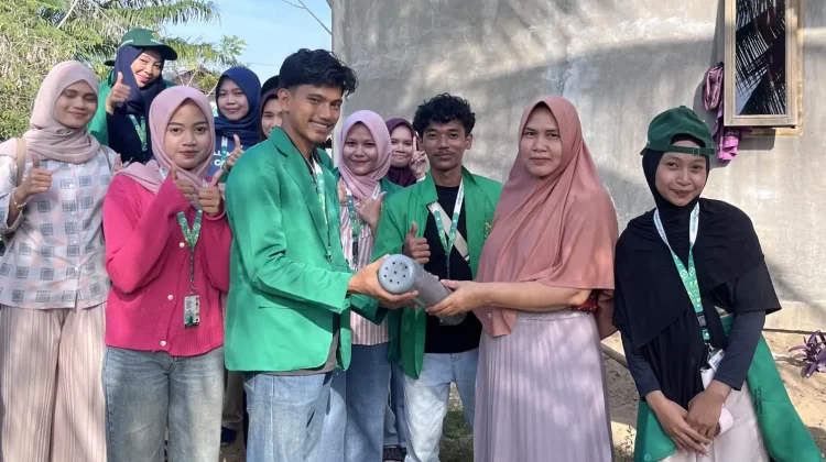 Mahasiswa KKN-PPM Laksanakan Program Pembuatan Biopori