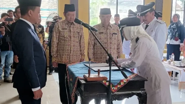 Bupati Pringsewu Lantik Lima Kapekon Hasil PAW