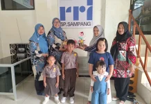 TK Bayangkari 80 Sampang Meriahkan Hari Radio Sedunia
