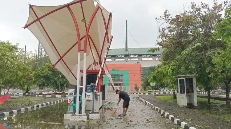 Angin Puting Beliung Terjang Cibinong, Stadion Pakansari Porak Poranda