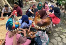 Siswa SDN Cengklik Cuci 5.000 Telur Sambut Ramadan di Solo