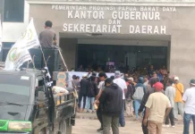 Perkumpulan Asosiasi Kontraktor OAP Menggelar Aksi Demo