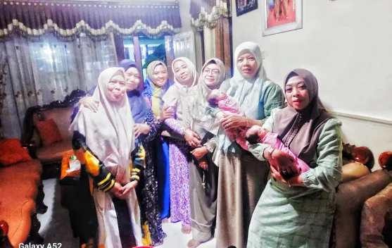 Tradisi Menjenguk Bayi Baru Lahir di Madura