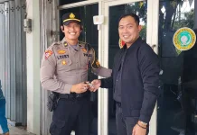 Cegah Curanmor, Pamapta Polres Lamongan Bagikan Gembok Cakram