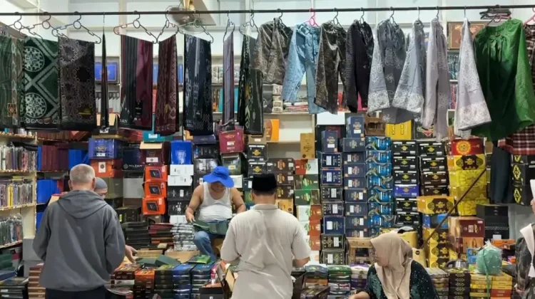 Songkok dan Sarung Diburu Warga jelang Ramadan