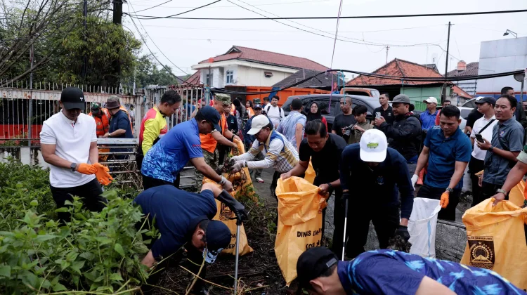 Kemen LH- Pemkot Tangerang dan TNI-Polri Gelar Aksi Bersih Massal