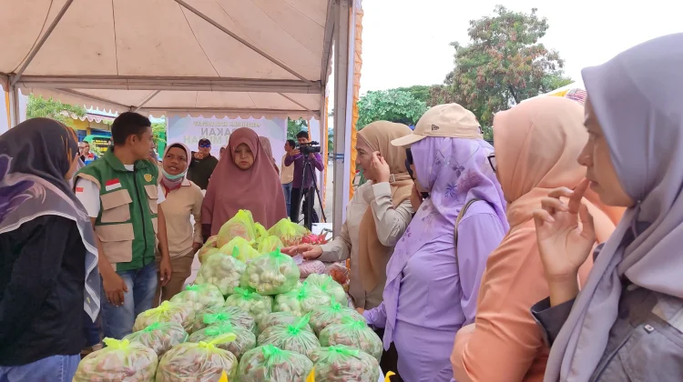 Sembako Murah  di Stadion Betoambari Baubau Diserbu Warga