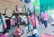 Warga Long Pahangai Gelar Tradisi Lemaliq Ataq Sambut Panen Padi