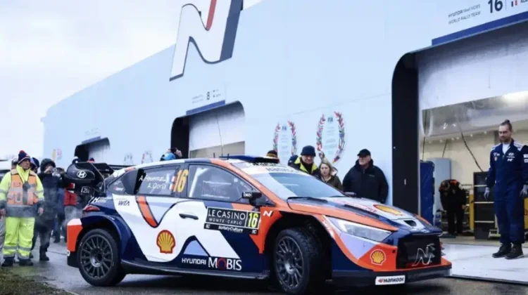 Tim Hyundai Taklukkan Lintasan Salju di Swedia