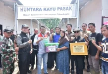 Sekda Agam Dampingi Kunjungan Deputi DPN RI ke Huntara Agam