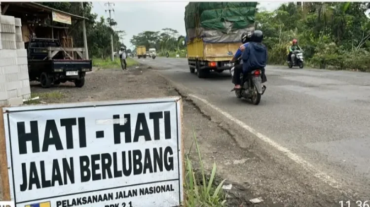 Kondisi Jalan Nasional Rusak dan Berlubang, Picu Kecelakaan
