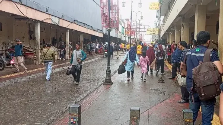 Wali Kota Bogor Bebersih Kawasan Pasar Bogor