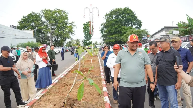 RRI.co.id - Pemkot Bengkulu Tanam 1.000 Pohon Kamboja