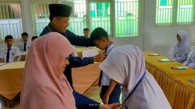 MTsN 1 Bukittinggi Laksanakan Latihan Dasar Kepemimpinan Pengurus OSIM