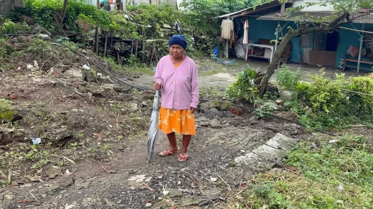 Langkah Tertatih Suliyem di Jalan Retak Kampung Sekip