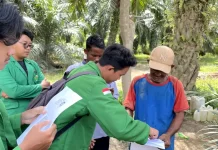 Mahasiswa dan Warga Kawal Distribusi Pupuk Subsidi