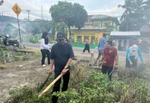 Gerakan ASRI, ASN KUA Ulaweng Kompak Bersihkan Masjid dan Lingkungan