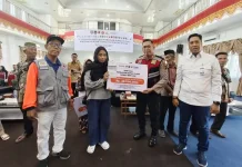 Menko PMK Serahkan Bantuan Stimulan Perbaikan Rumah