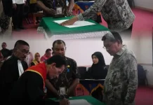 Bodewin Wattimena Lantik Anggota PAW Saniri Desa Ambon