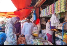 Satgas Saber Pangan Pantau Harga Pangan Pasar Simpang Tiga Pasbar