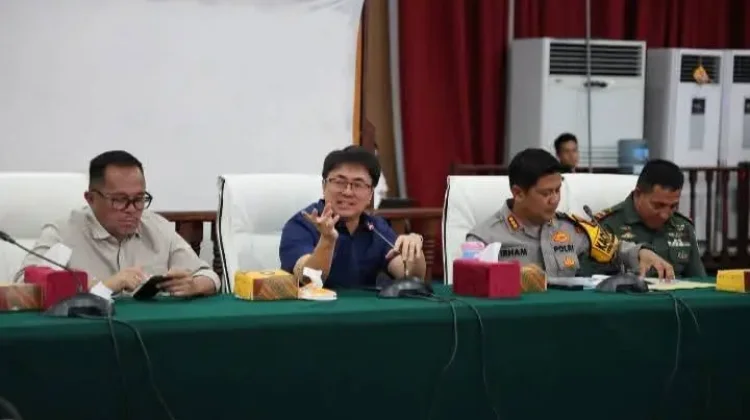 Walikota Pimpin Rapat Penyelesaian Konflik Masyarakat Sindulang