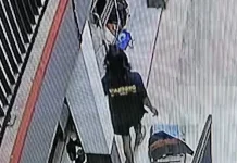 Pemuda Amankan Sendiri Pencuri Sepatu, Dimaafkan dan Diberi Makan