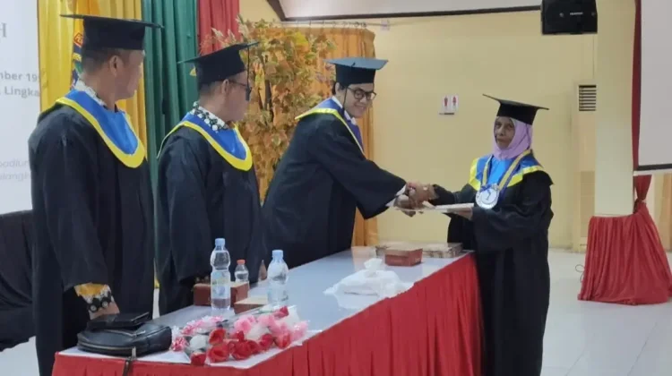 Sekolah Nurani Tarakan Wisuda 30 Lansia