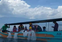 Bupati Monadi dan PT KMH Tebar Harapan di Danau Kerinci