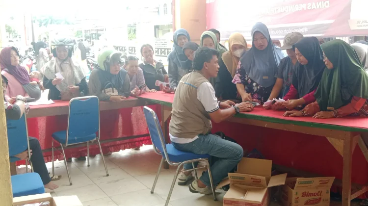 Warga Serbu Pasar Murah di Aceh Singkil