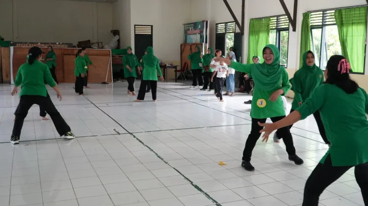 Peringati HUT ke-80, Persit Singkil Gelar Lomba Permainan Tradisional