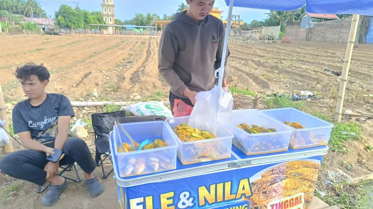 Gabut Ramadan Berujung Cuan, Jualan Ikan Omzet Ratusan