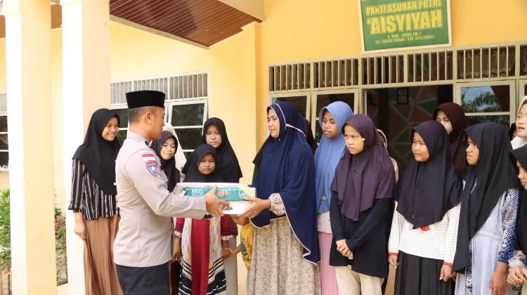 Polres Aceh Singkil Bagikan Kurma ke Pesantren dan Panti Asuhan