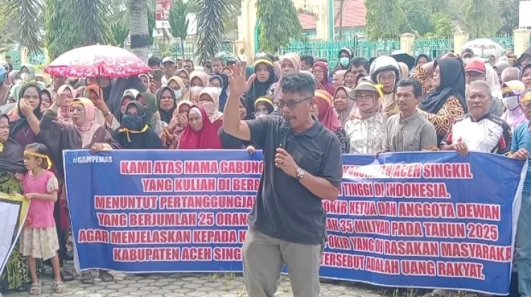 Massa Geruduk DPRK Singkil, Ini Tuntutannya